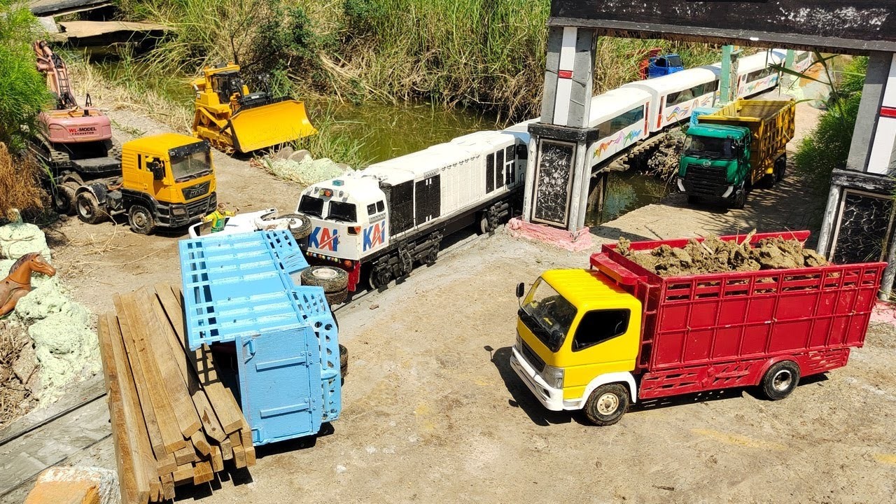 Menemukan Kereta Api Masuk Terowongan Lokomotif CC206 Tabrak Truk Oleng di Perlintasan Melaju Cepat