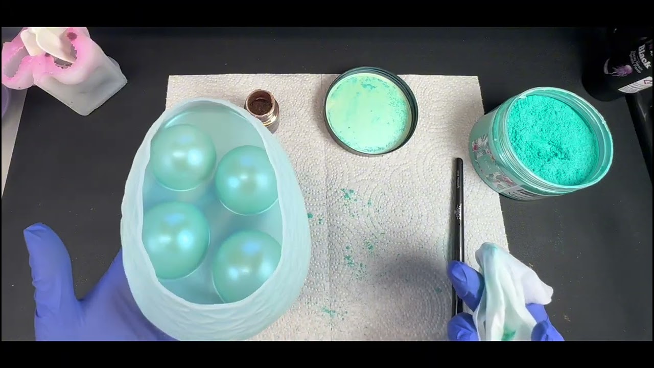Cute little egg nest, watch how this turns out..