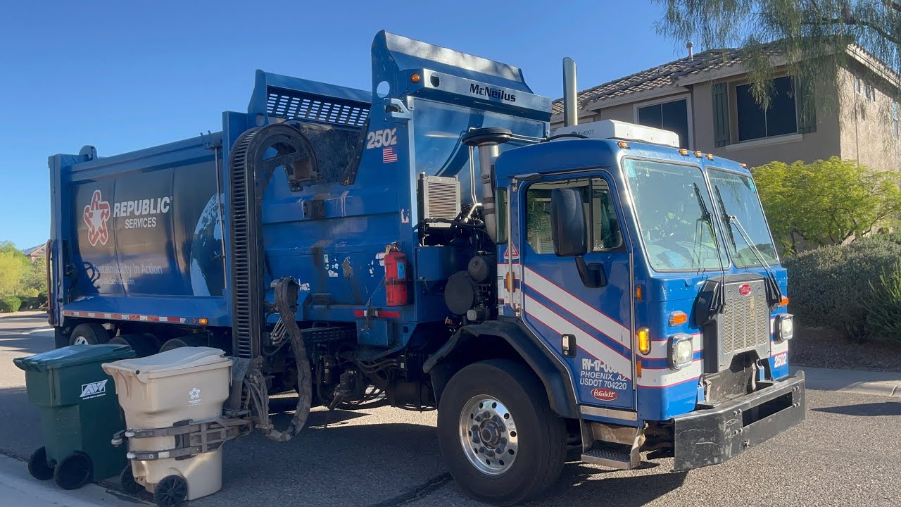 Republic Services Peterbilt 520 McNeilus ZR side loader garbage truck in Arizona!