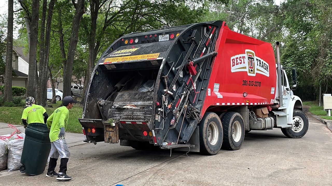 Best Trash: Speedy Crew on a McNeilus Garbage Truck!