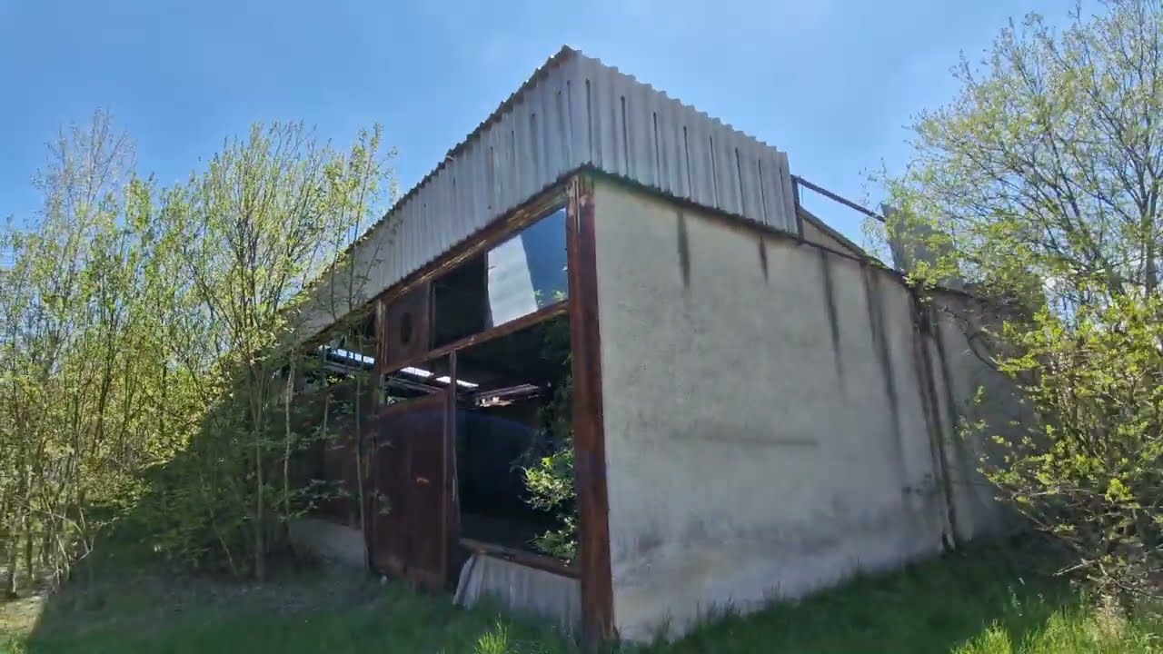 OPUSTEN&Aacute; HALA VO VLACHOCH - &Scaron;KODA TOHO #urbex #slovakia
