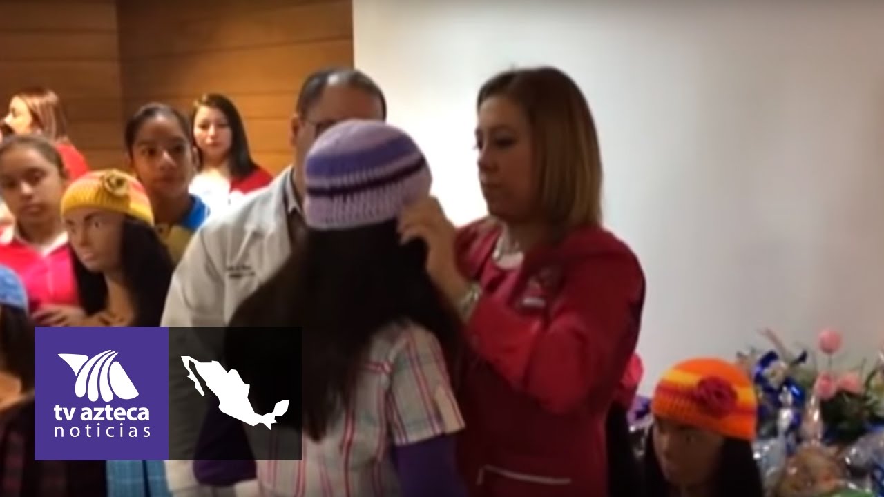 Regalan gorros con cabello natural a niñas con cáncer