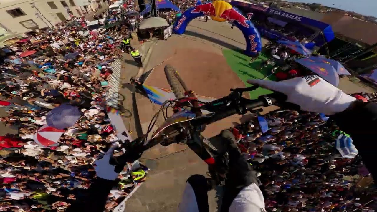 GoPro: Insane race through the Streets! - Felipe Agurto 3rd Place Finish