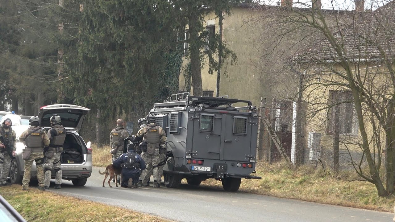Fegyverrel menekülő és osztrák katonákra lövő embercsempészt keresett a TEK Szentpéterfán