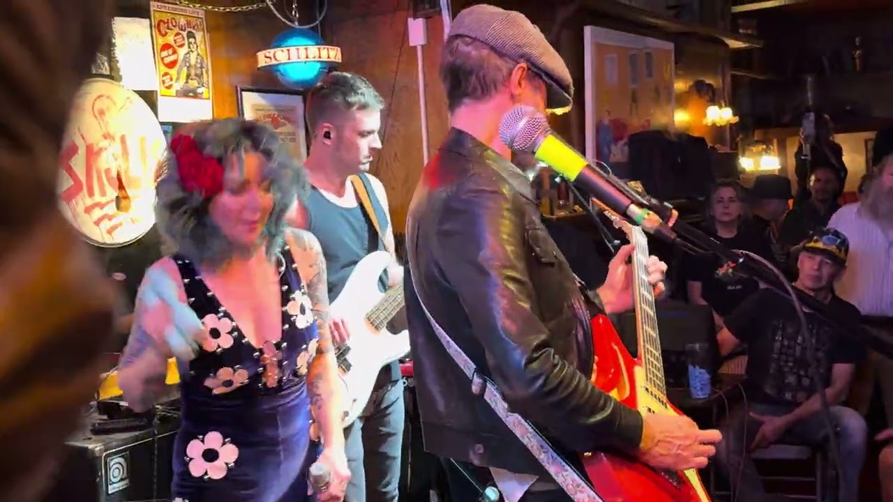 Beaux Gris Gris put on a phenomenal show tonight at the Maui Sugar Mill Saloon in Tarzana!
