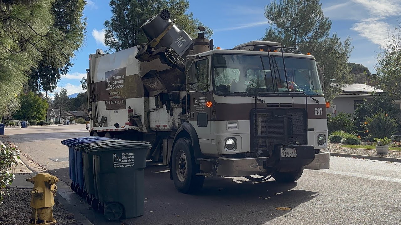 RDS WX64 Autocar Bridgeport Flooring It On Trash
