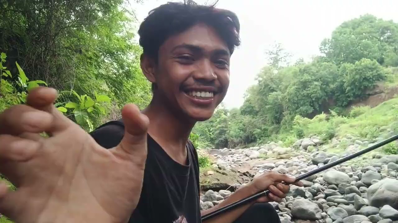 pergi memancing di sungai. 