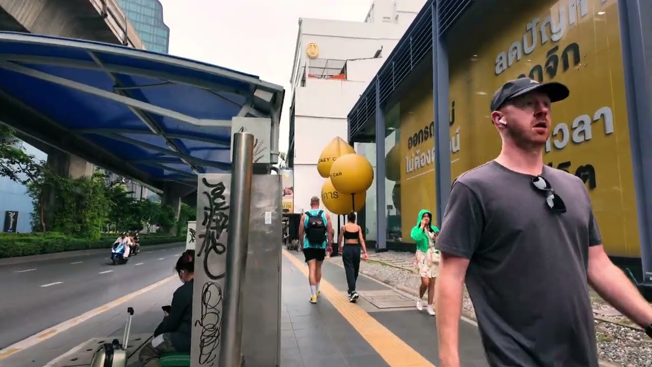 Bangkok City Walk in light rain 🇹🇭🇹🇭 ASMR