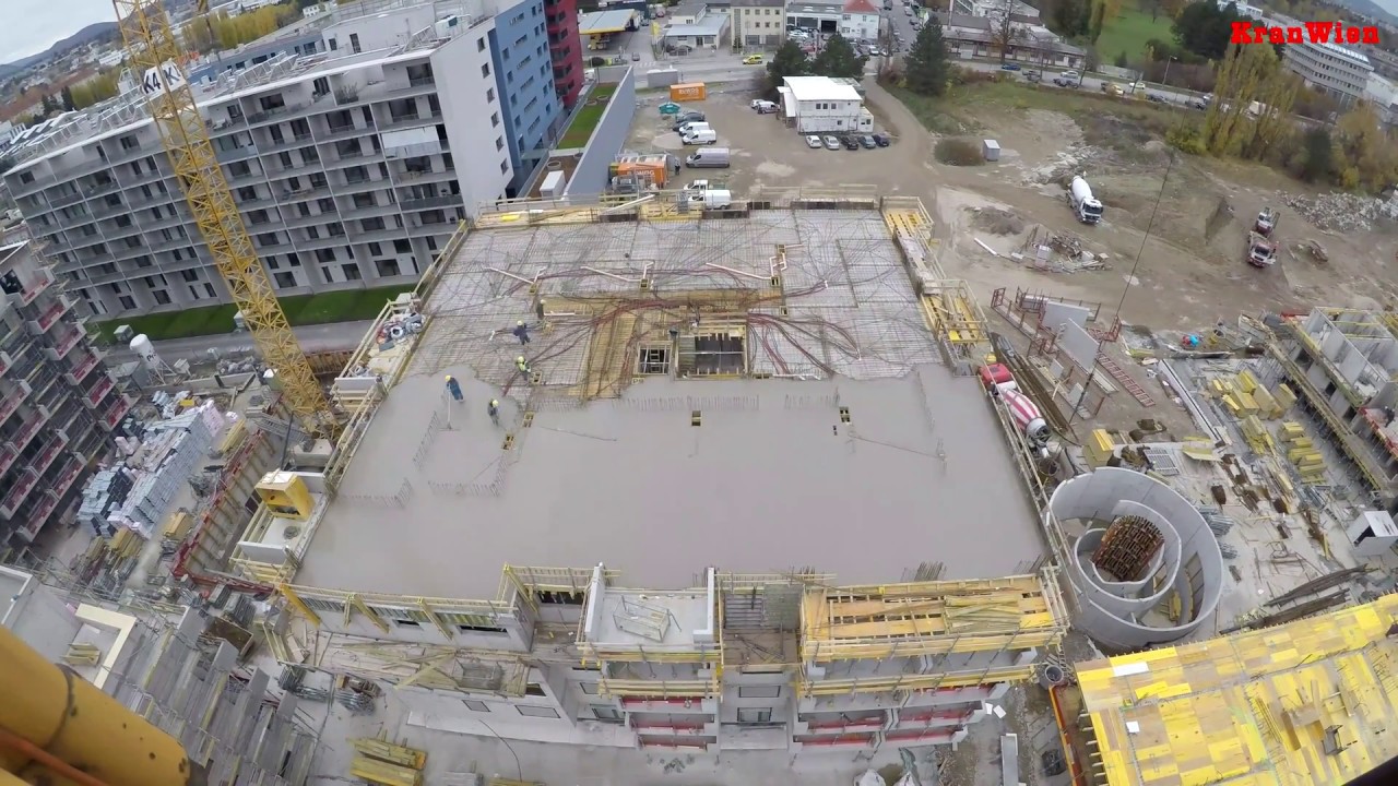 Kran im Einsatz - Decke Beton