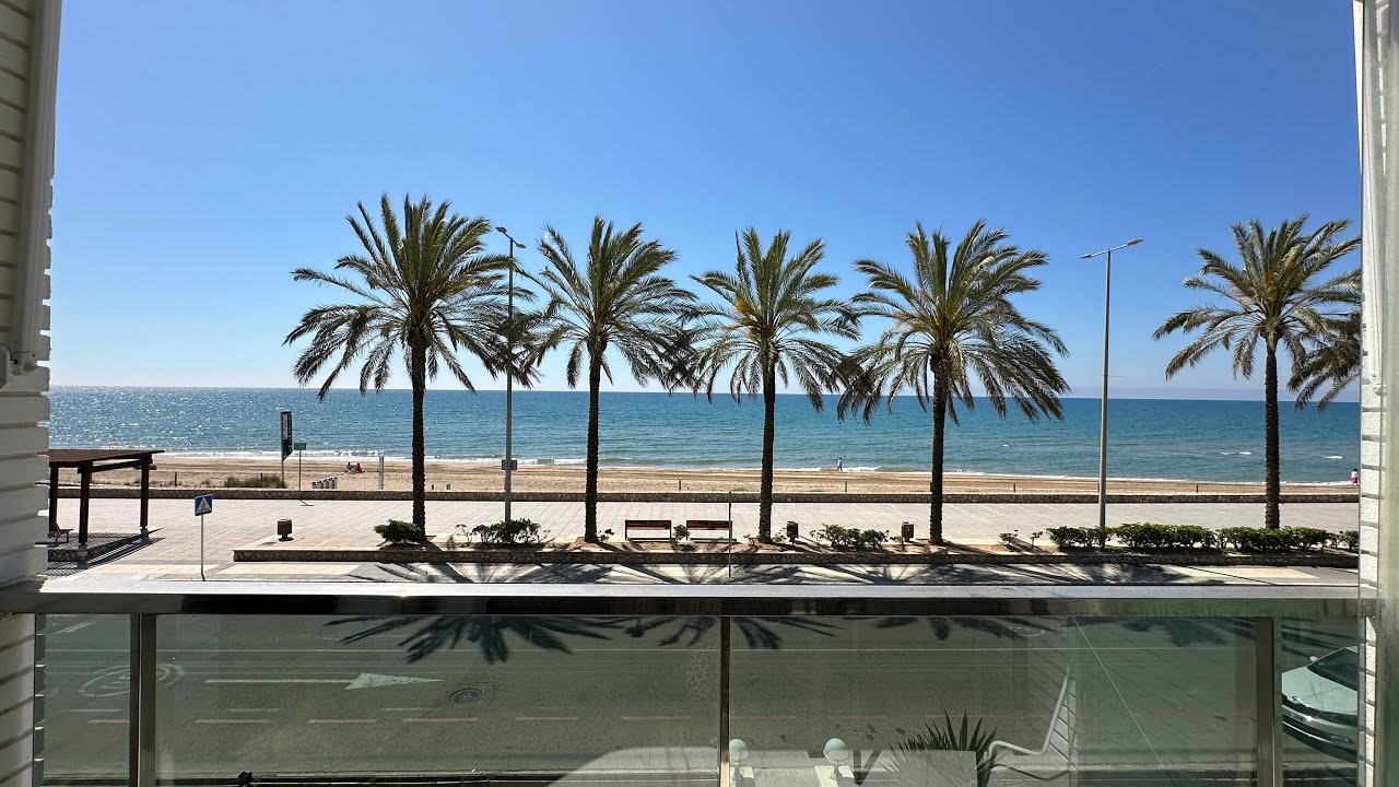 Piso en primera línea de playa en Calafell. Videovisitas ImmoBan 9934.