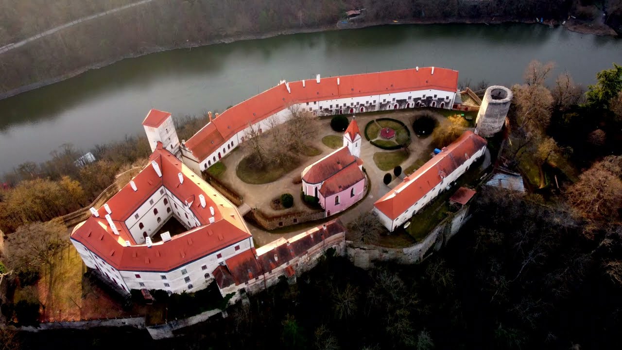 B&iacute;tov Castle 🇨🇿 4K