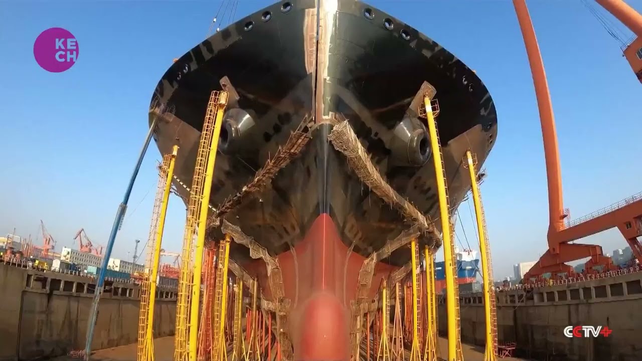 China Delivers World's Largest Type B LNG Fuel Tank Container Ship