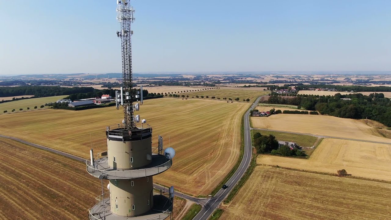 En flyvetur omkring Sendetårnet i Klejs ved Juelsminde