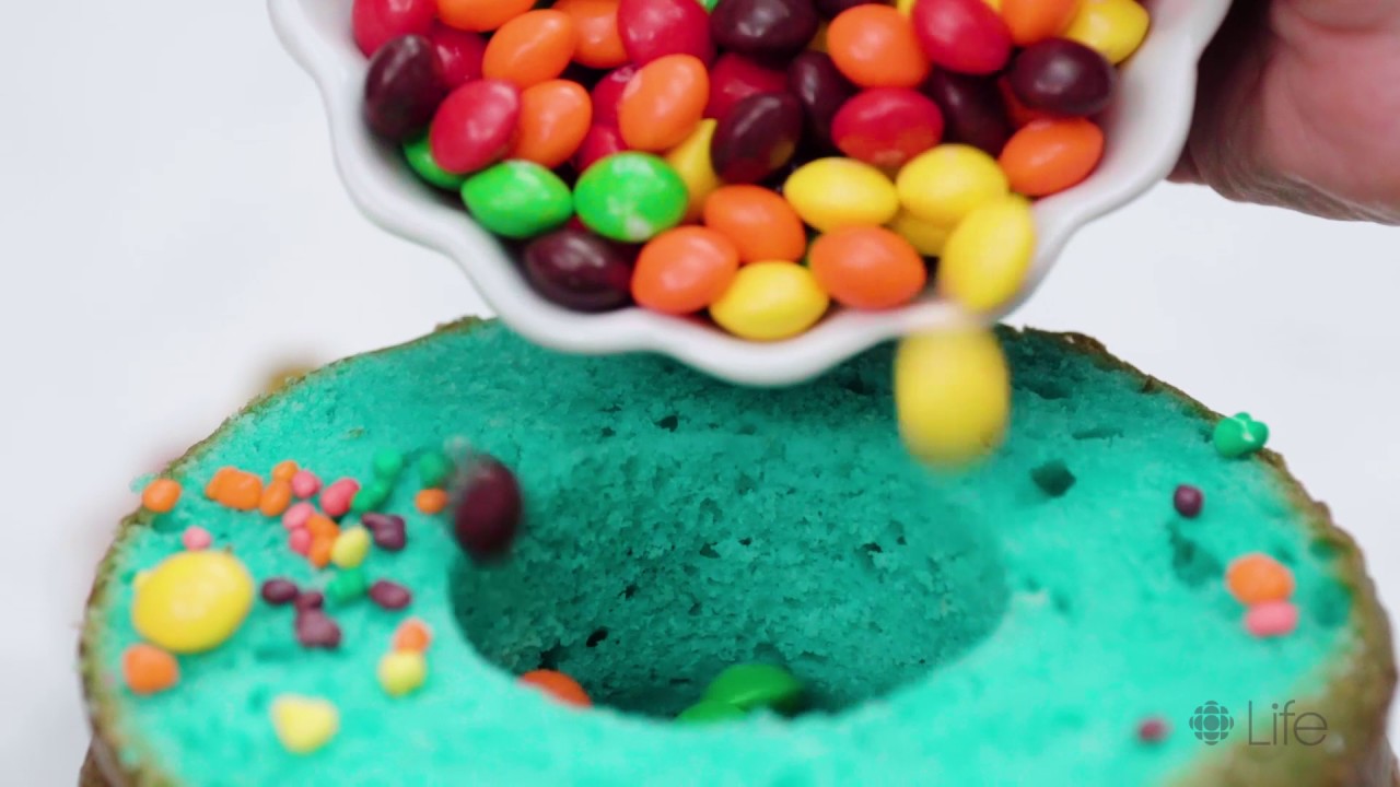 How To Make Your Own Candy-Filled Pi&ntilde;ata Cake