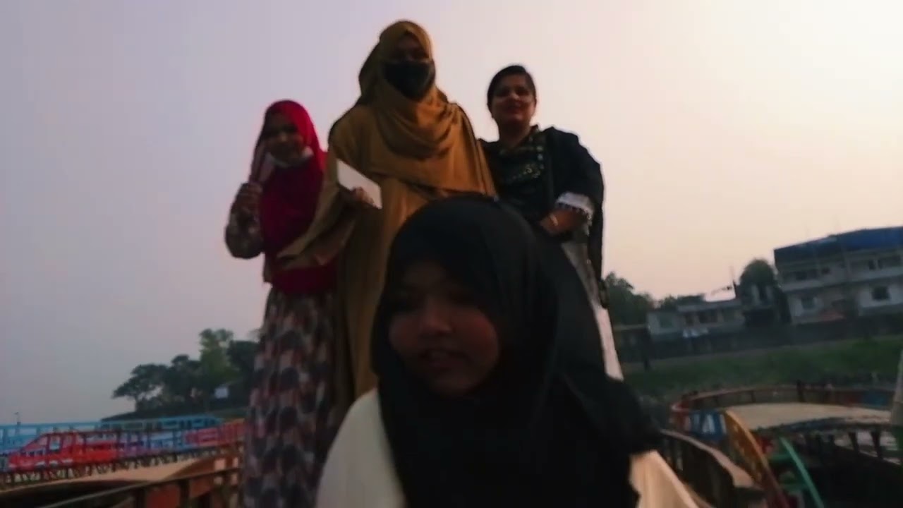 নৌকায় নৌকায় ভ্রমণ করতে গিয়ে কি হয়ে গেল 