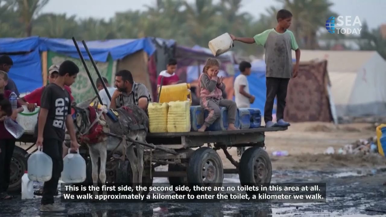 Displaced Families in Gaza Face Growing Health Risks from Exposure to Sewage and Garbage