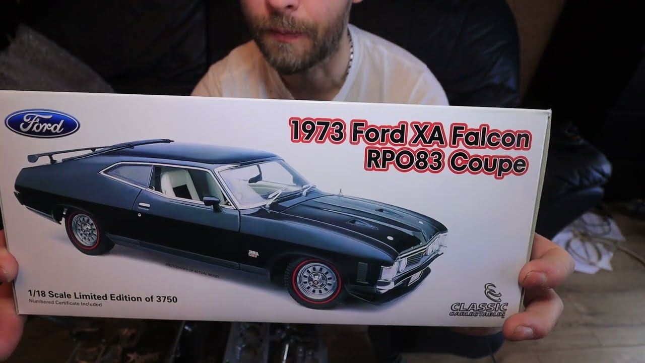 ford falcon xa autoart vs classic collectibles
