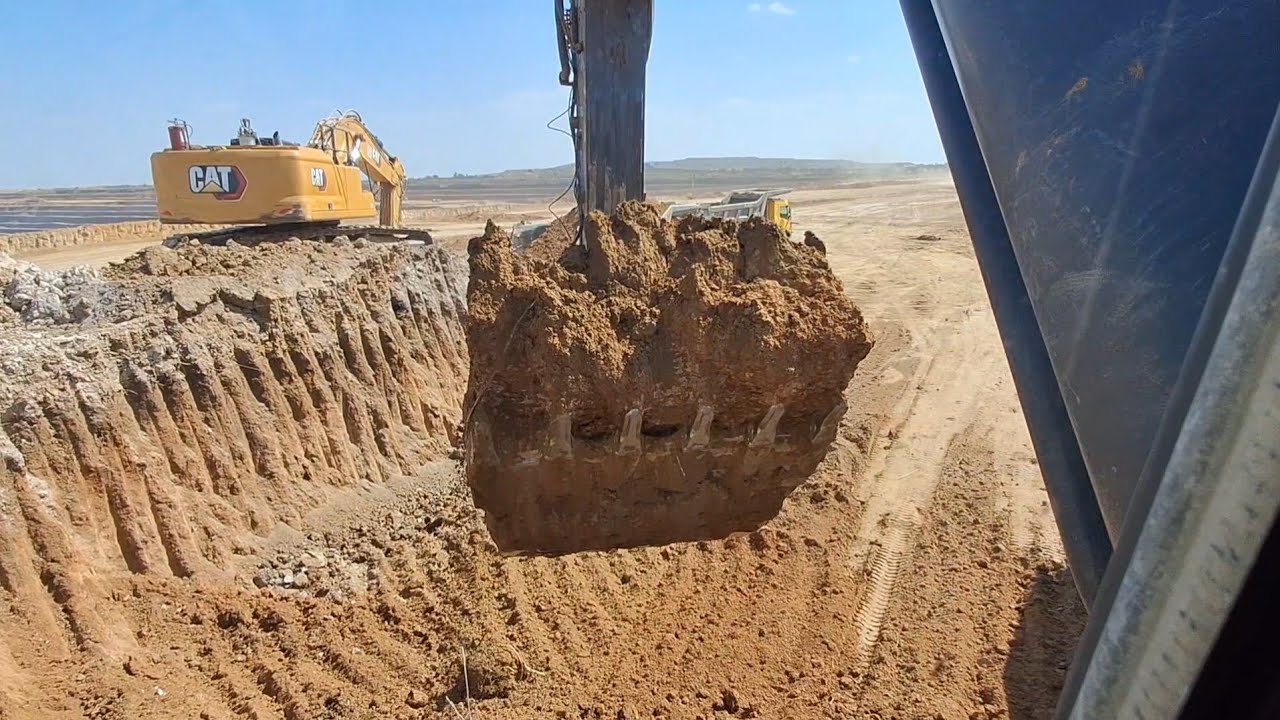 #video Tasmishan Ishar taracks loading digging backhoe wahical machines materiyal luj loading Volvo 