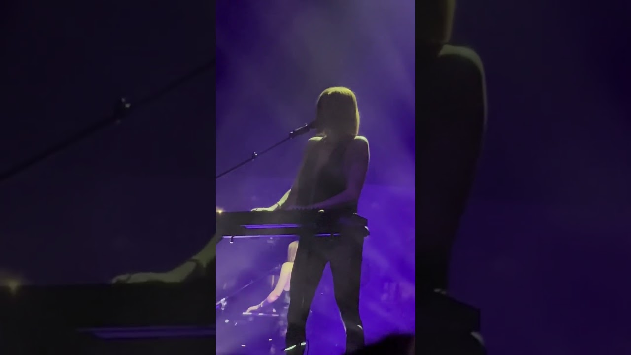 Phantogram Performing &ldquo;When I&rsquo;m Small&rdquo; at Citizens House of Blues Boston on 2/10/25
