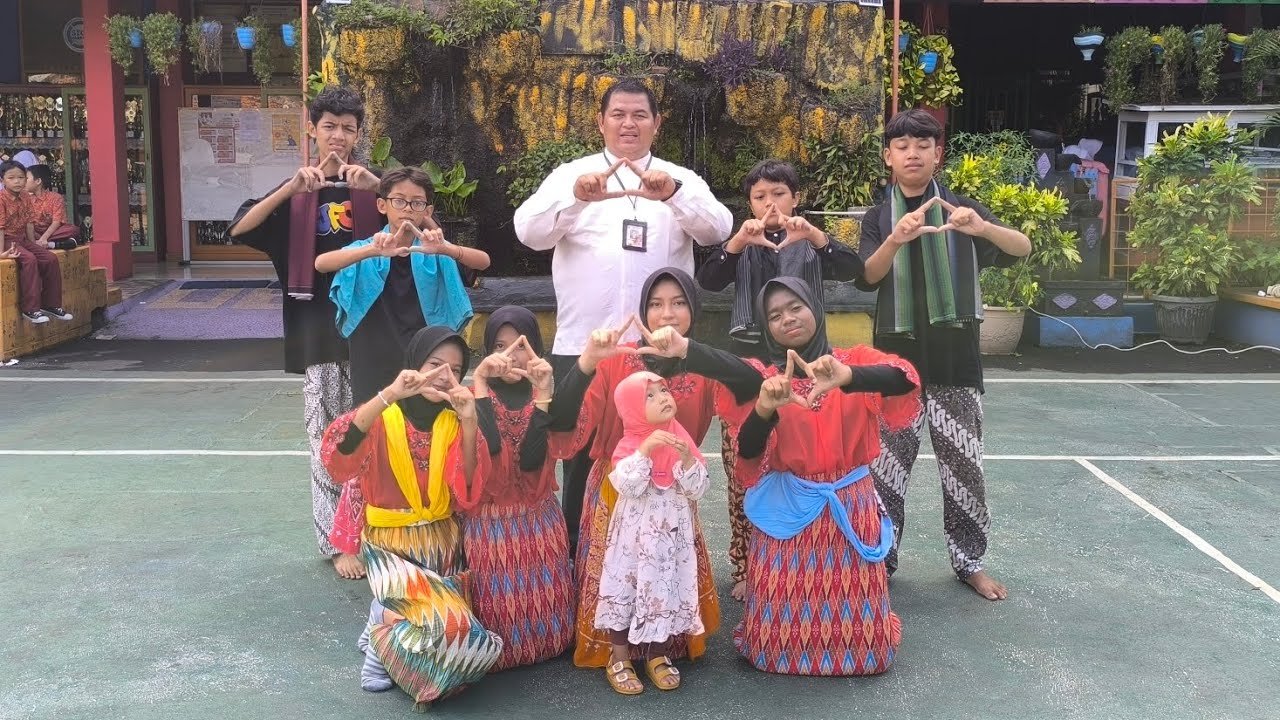 Tari Kreasi Medley Nusantara Kelompok 3