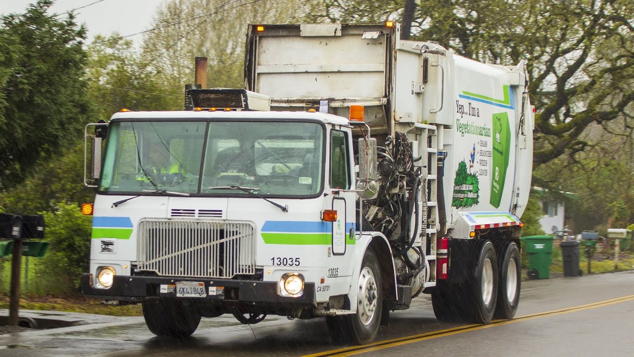 Curbtender Garbage Truck in the Rain | Recology Sonoma Marin