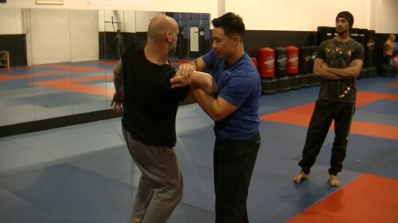 Americana - V Lock take down to control and search
