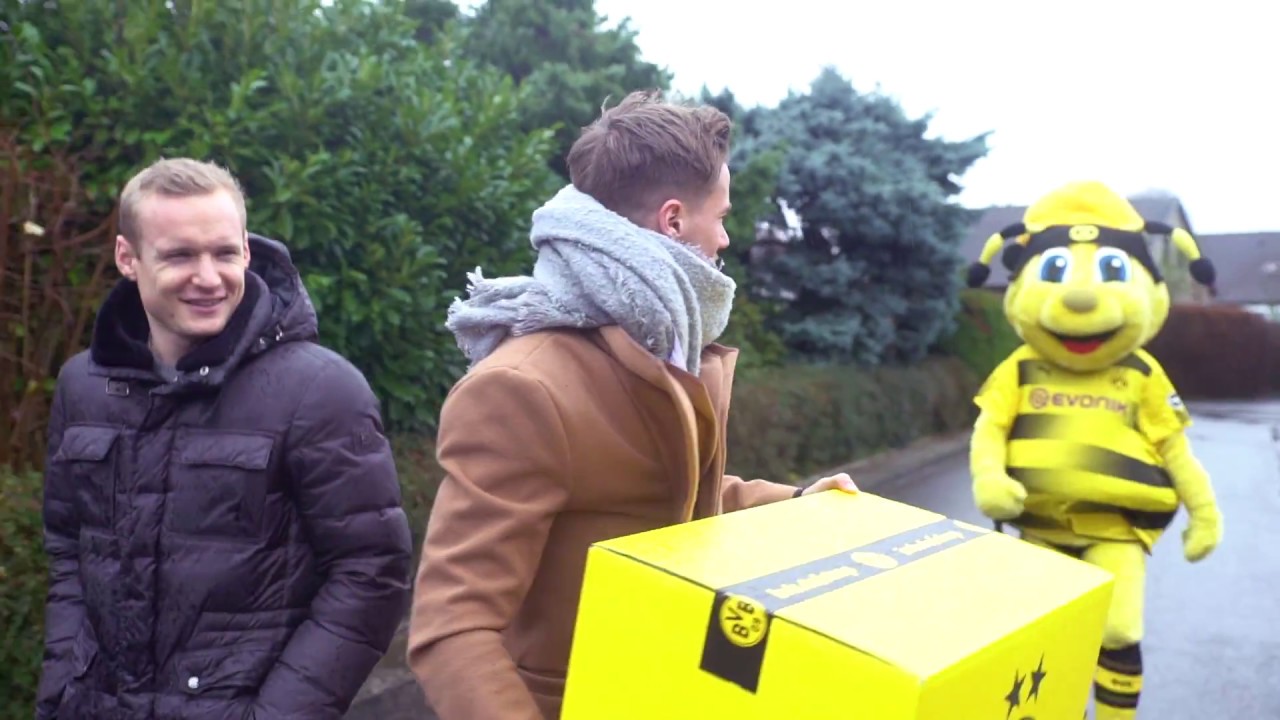 Zu Weihnachten: BVB-Profis Rode und Durm überraschen Kinder!