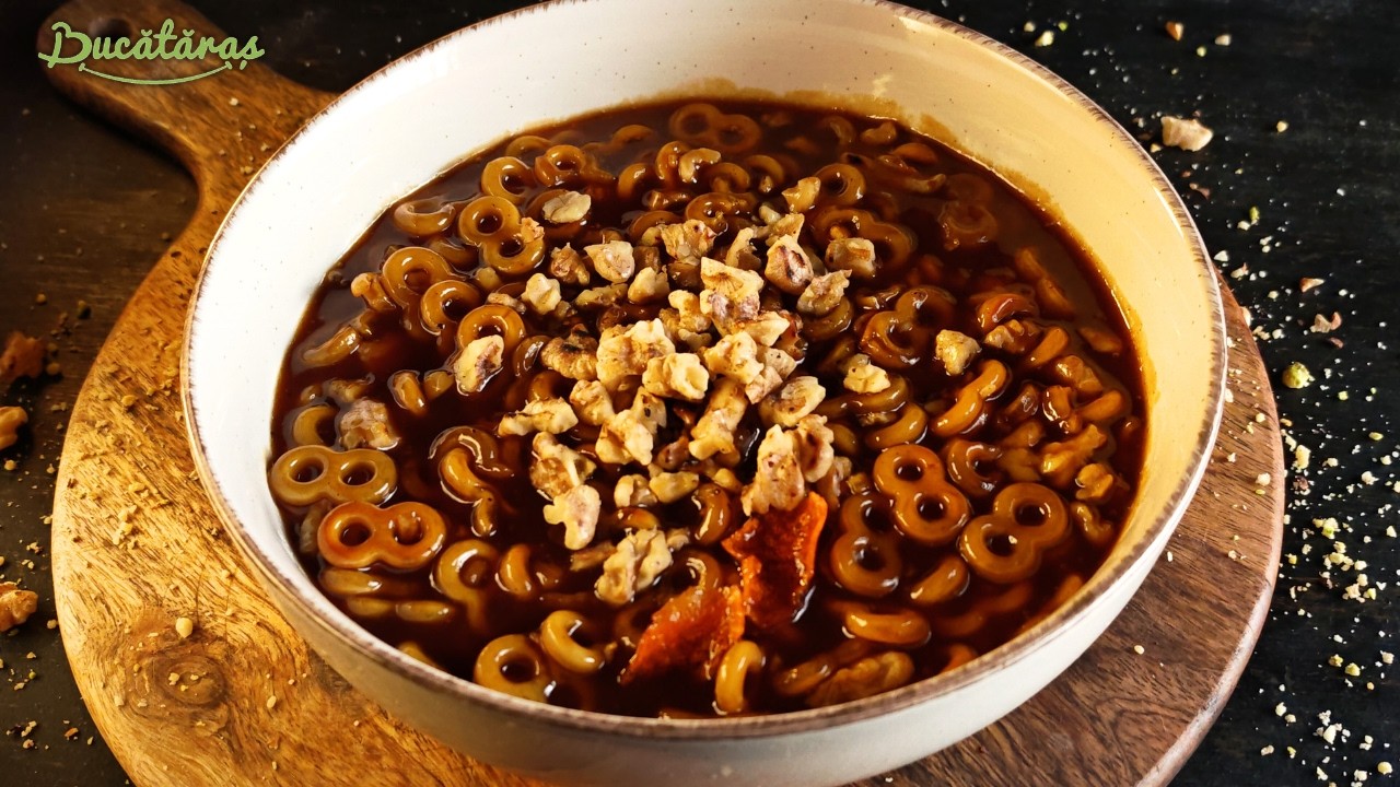 Mucenici muntenesti in sos de caramel cu scortisoara - Reteta aromata care te va cuceri