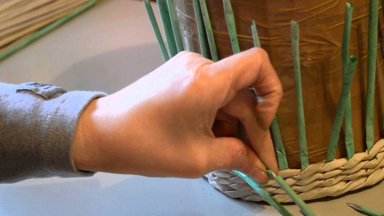 Cum se impleteste cu tuburi de ziar (partea 1) - impletitura cu 2 tuburi