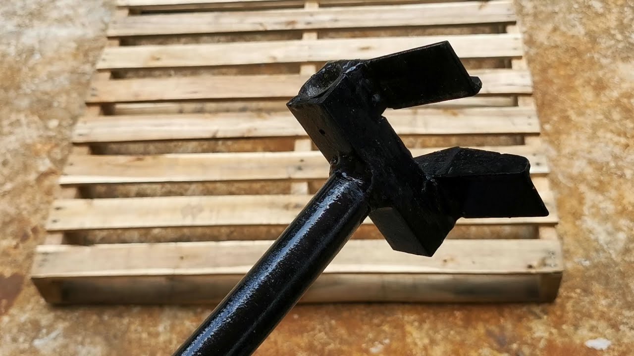 HOMEMADE PALLET PRY BAR..DIY PALLET TOOL FOR PALLET WOODWORKING PROJECT OR BUSINESS.