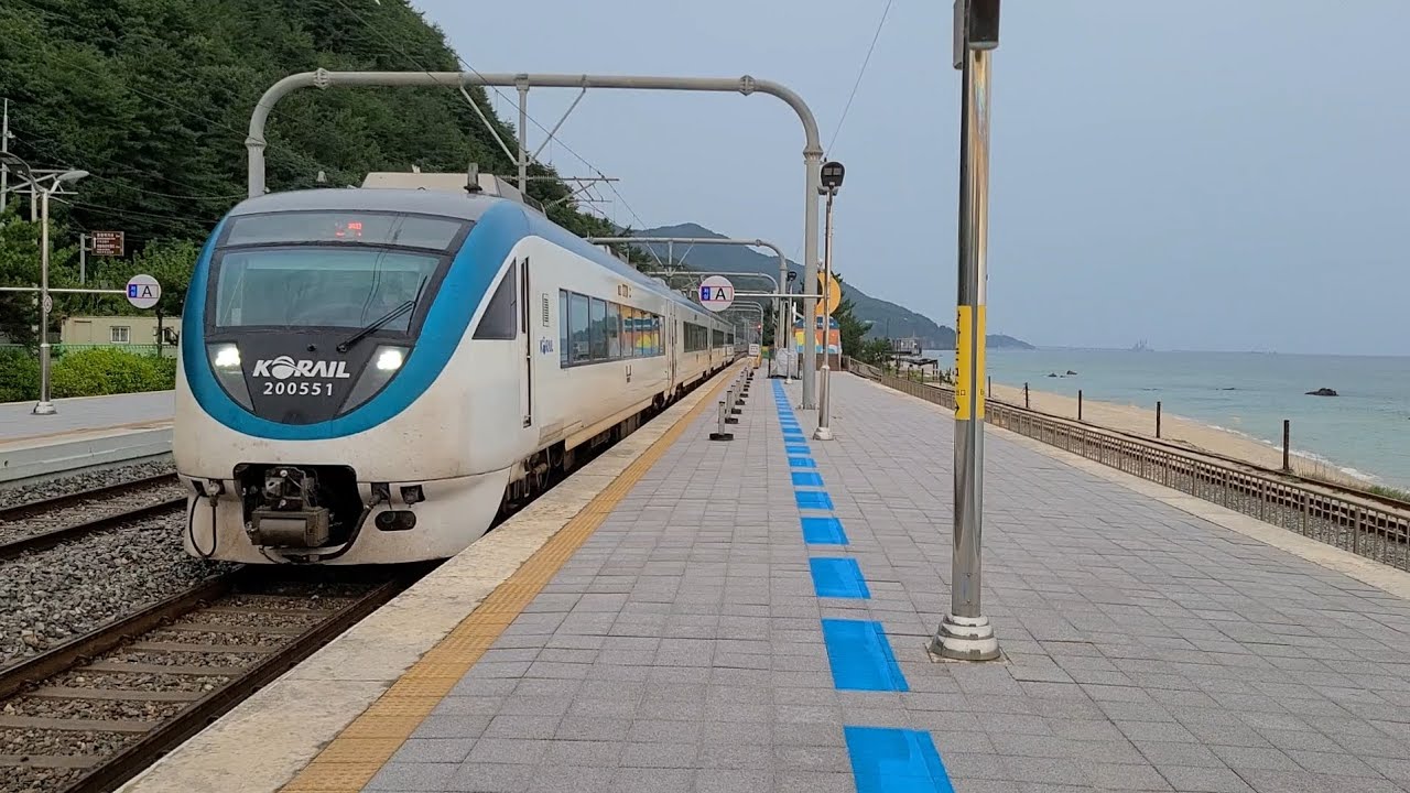 (20220808) 강릉발 동해행 누리로 1638 정동진역 진입  江陵発、東海行きヌリロ1638、正東津駅に進入