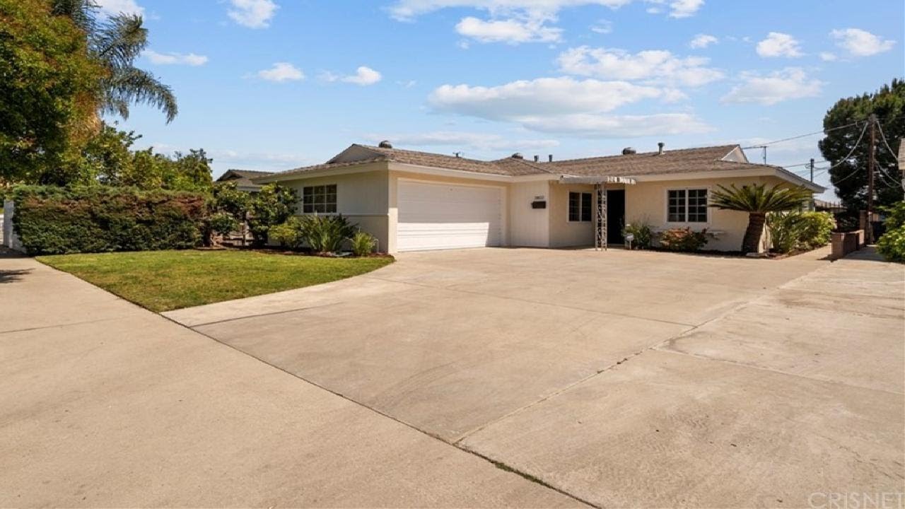 10822 Stagg Street, Sun Valley, CA Presented by Marisela Handley.