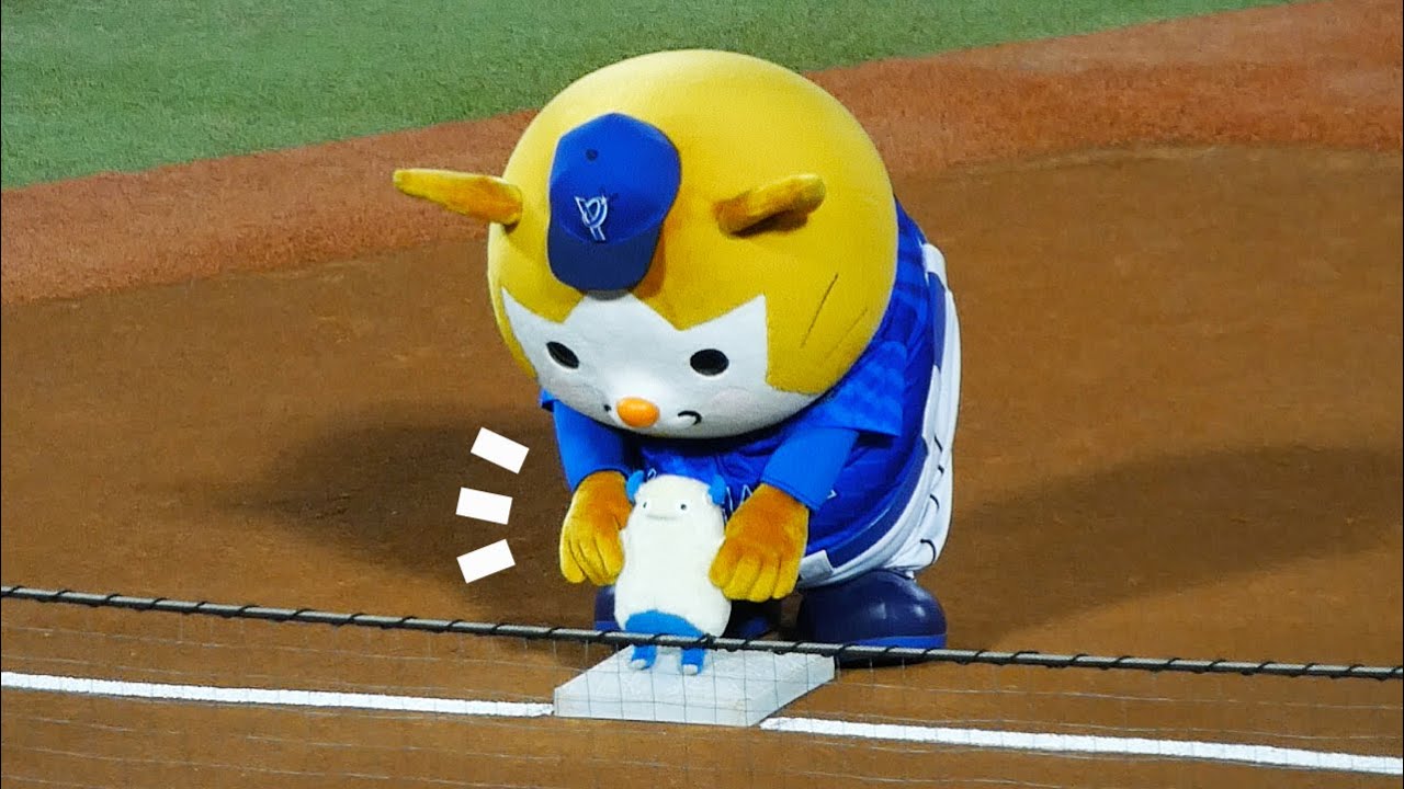 バートのぬいぐるみを運ぶスターマン🐹チャピーのぬいぐるみを置くキララ【横浜DeNAベイスターズ 2024/10/16】