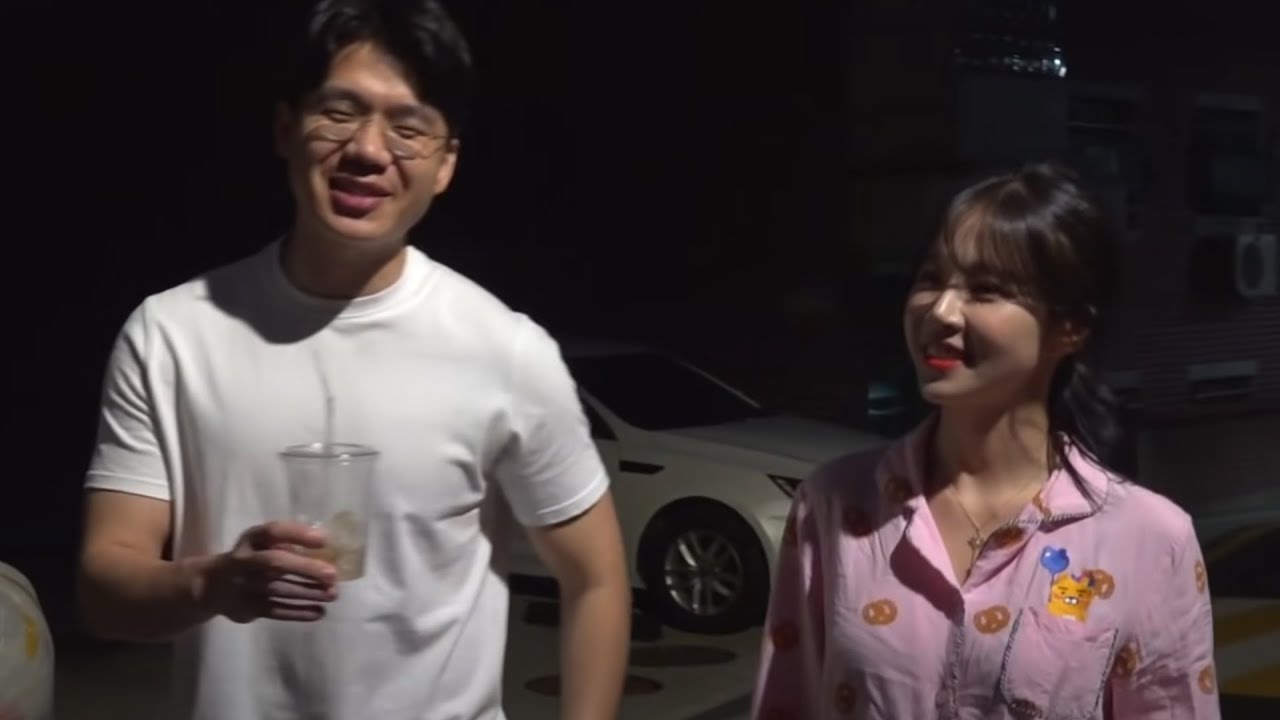 야밤에 걷는건 처음이죠?