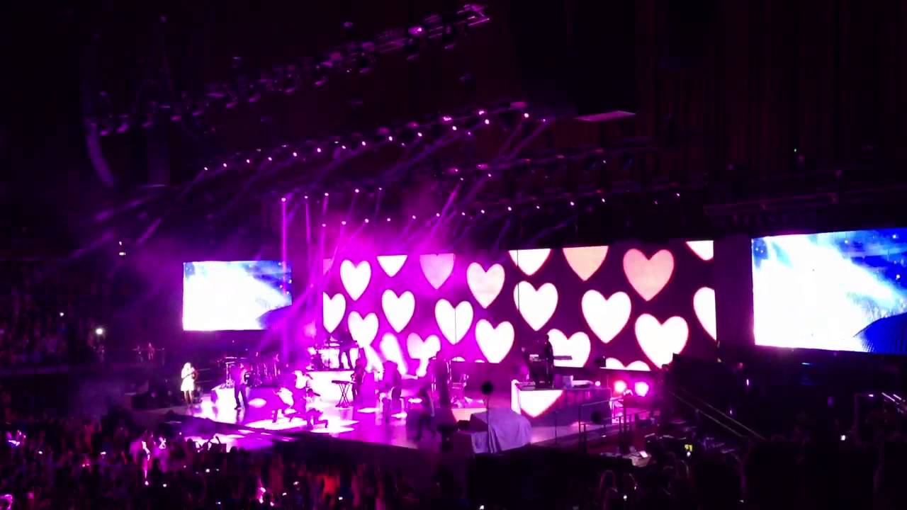 Mariah Carey - Emotions - Live - Sydney
