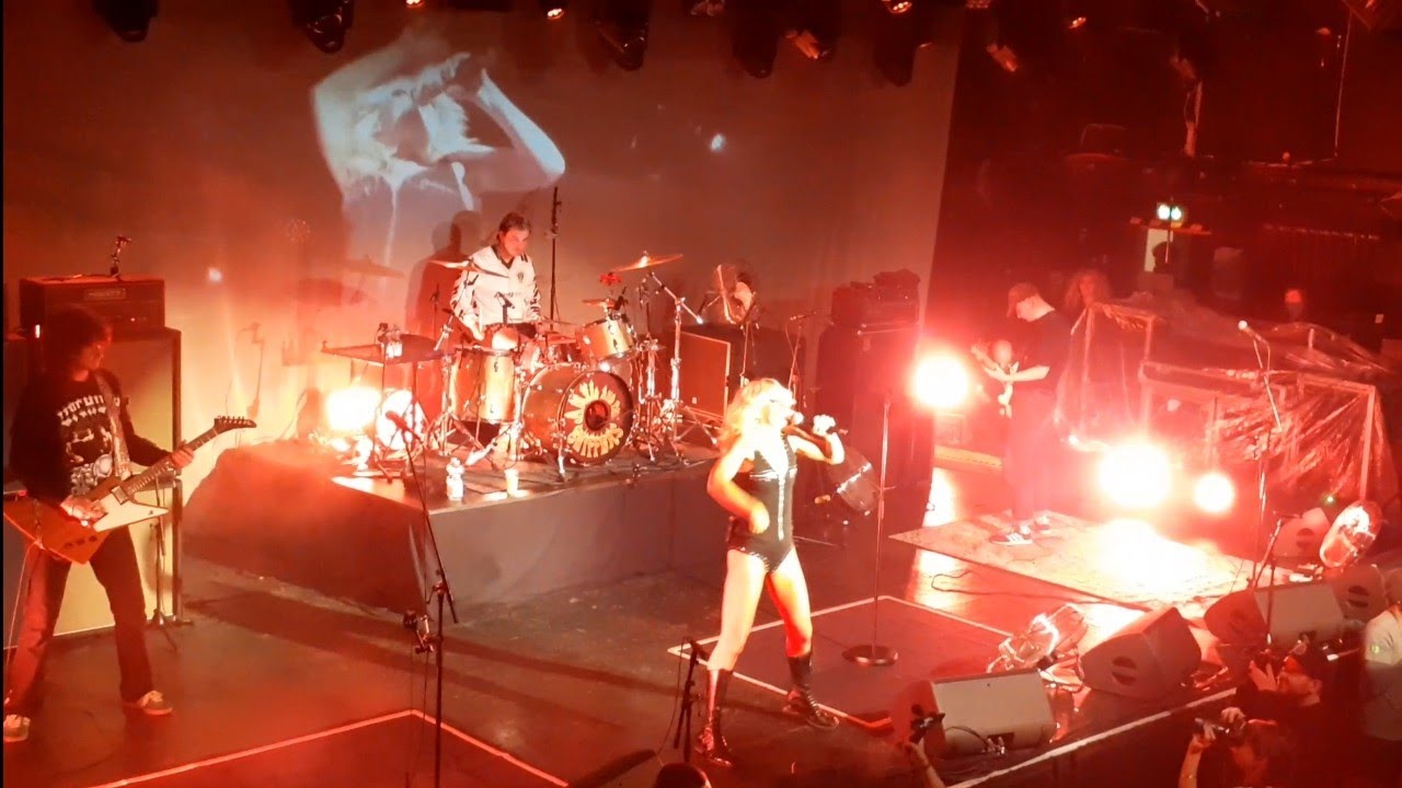 Amyl And The Sniffers / Doing in me Head   Live Große Freiheit 36 Hamburg 22.11.2024