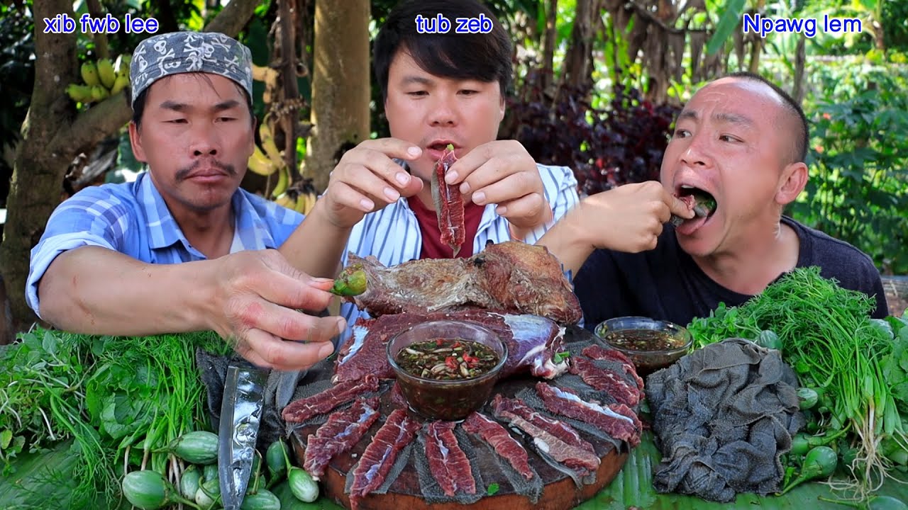 noj nqaij nyuj nyoos thiab nqaij npog ncaig, ซอยจุ๊สดๆอร่อยเผ็ดๆThe fresh raw beef is very delicious
