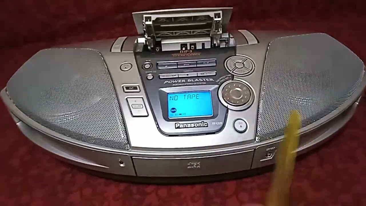 PANASONIC RX-ES29. Чистка области где находится динамик музыкального центра. Один из пособов.