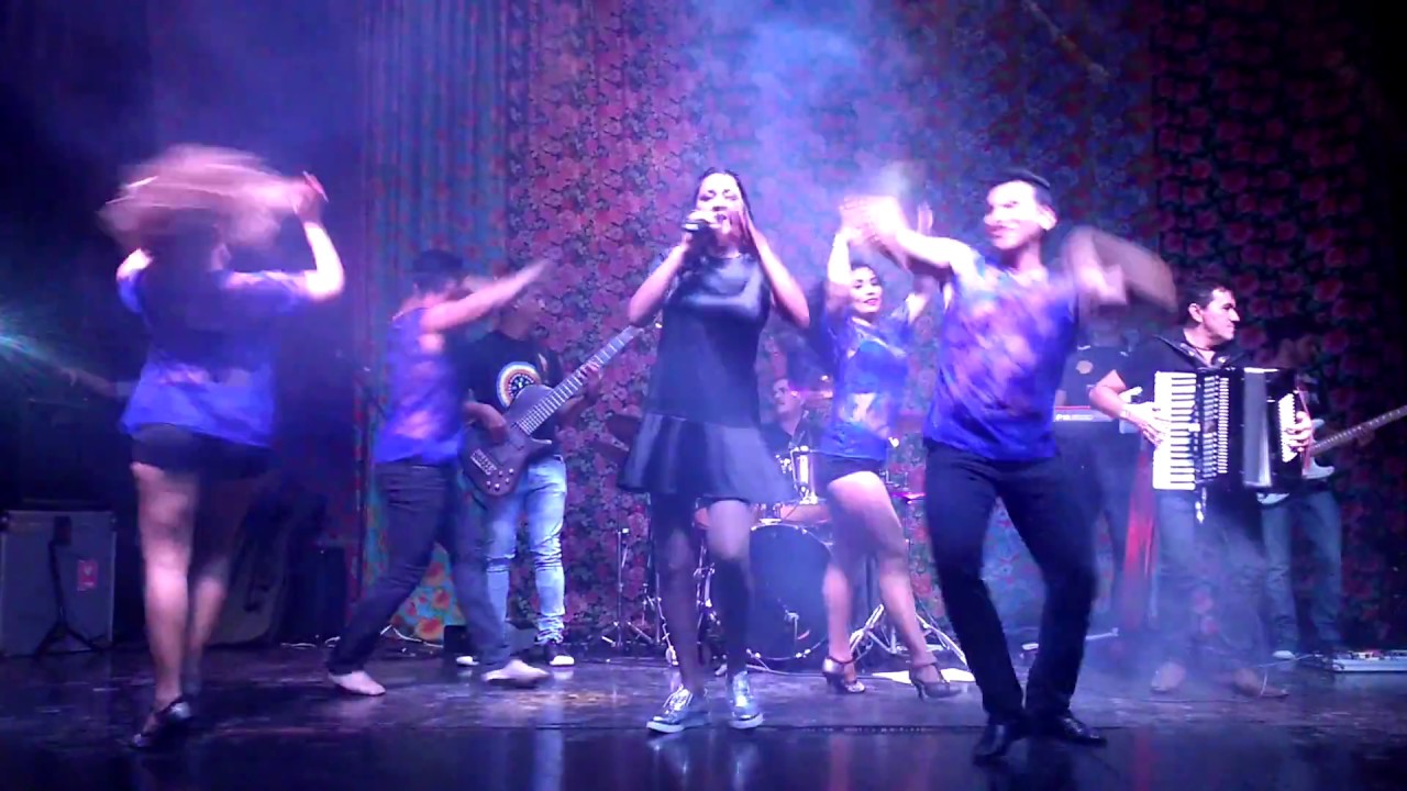 Iara Pamella, ex Noda de Caju, cantando seus maiores sucessos