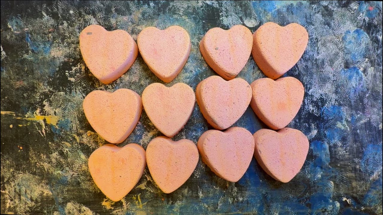 Pink Hearts #asmr #oddlysatisfying #crunchycrumbles #gymchalk  I loved this texture! 