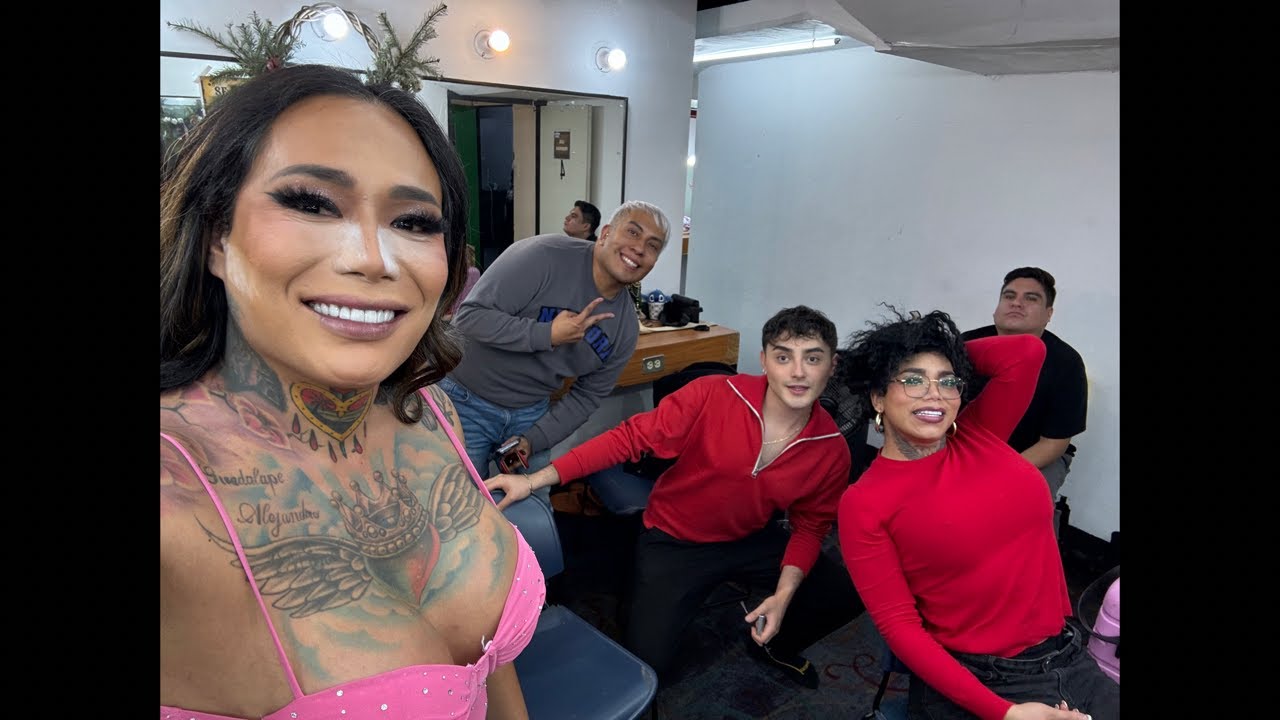 Kary Torres Oficial está en vivo Kary Pao en el teatro