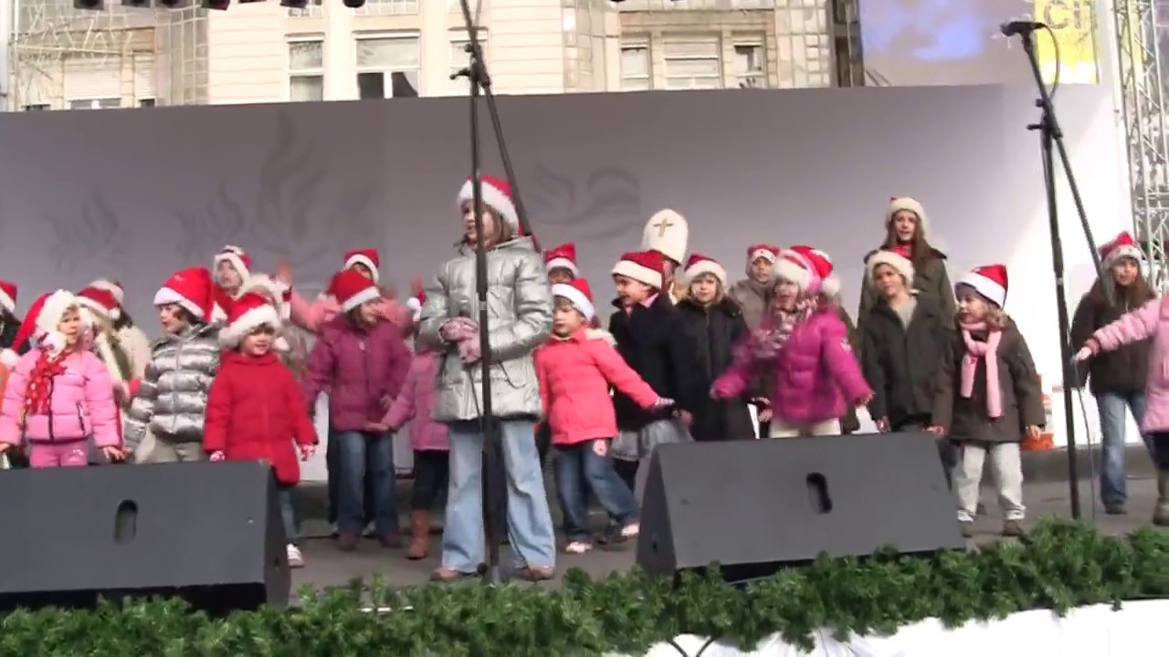 Dječji zbor Bajka na Trgu Bana Jelačića 6-12-2009 2. dio