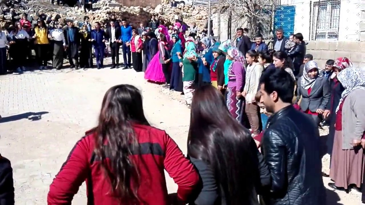 Treff Cafe Ve Restaurant Sahibi Şükrü kaya Sarıkaya köyünde süper bir halay