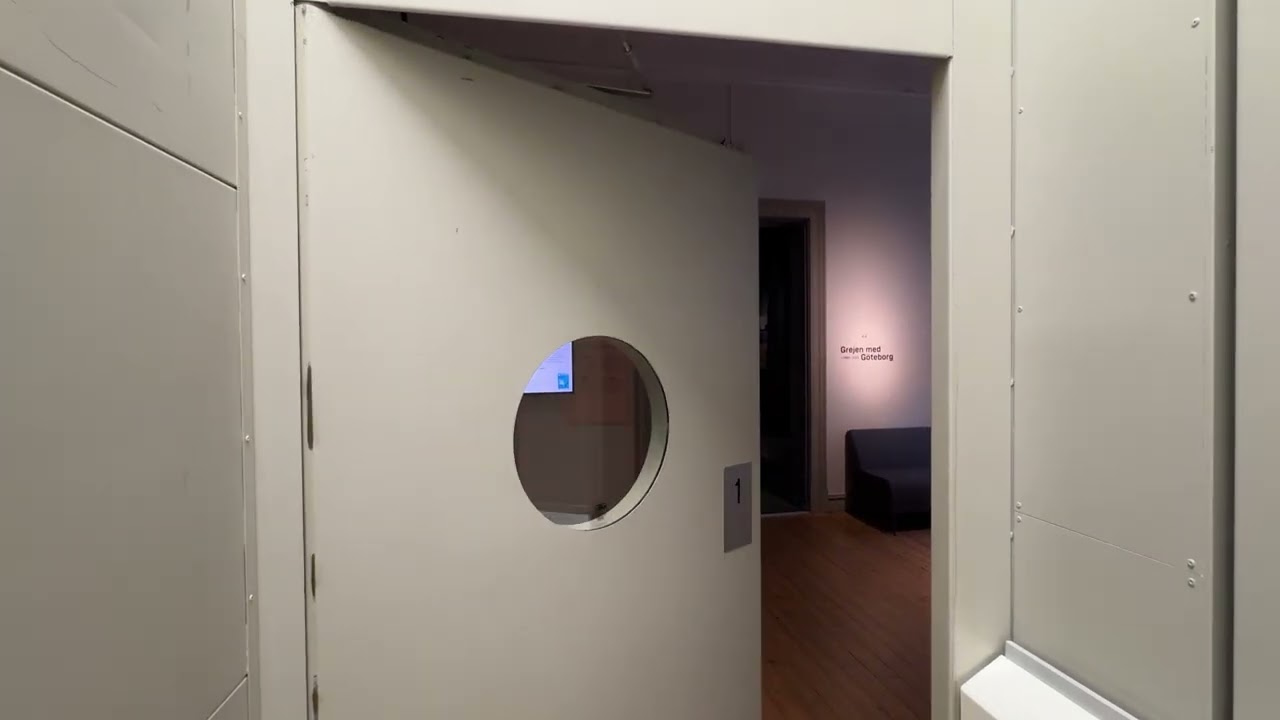 Epic! ~2001 NTD Screw-driven elevator @ City museum, Göteborg, Sweden