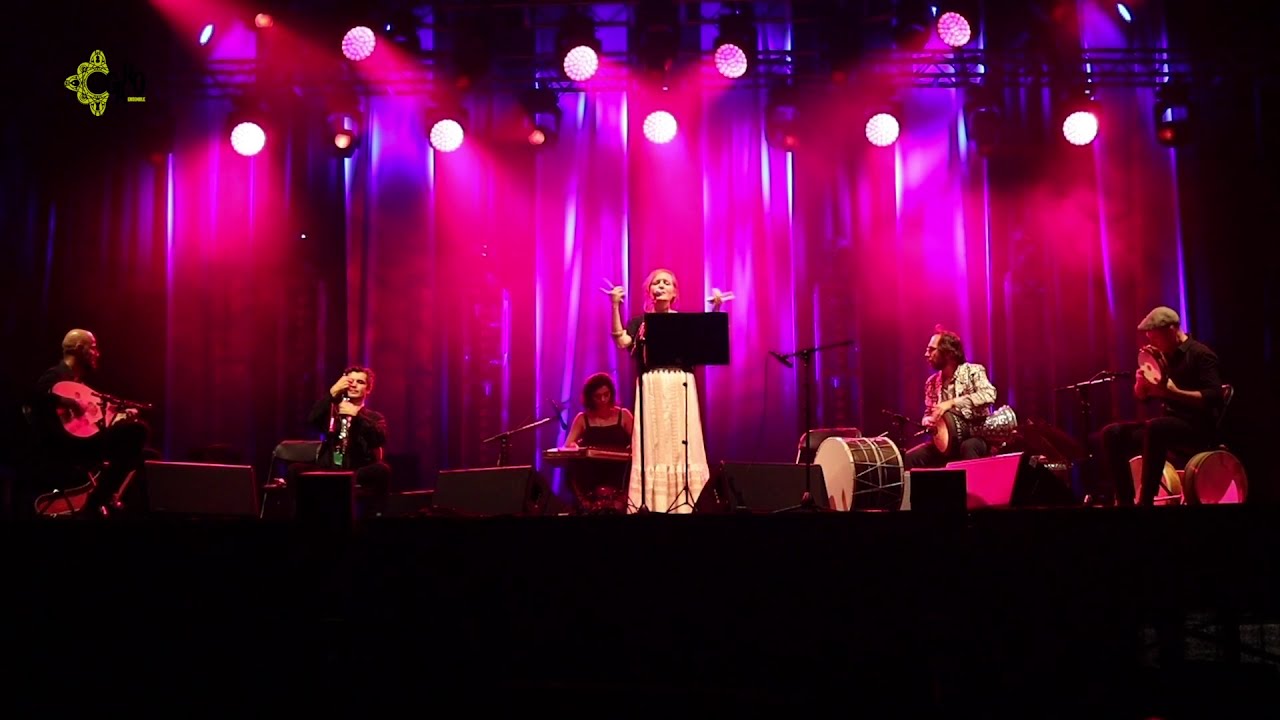 Aksadeler giyer boylu boyunca