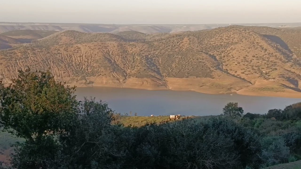 من مدينة عين العودة إلى بحيرة أم عزة