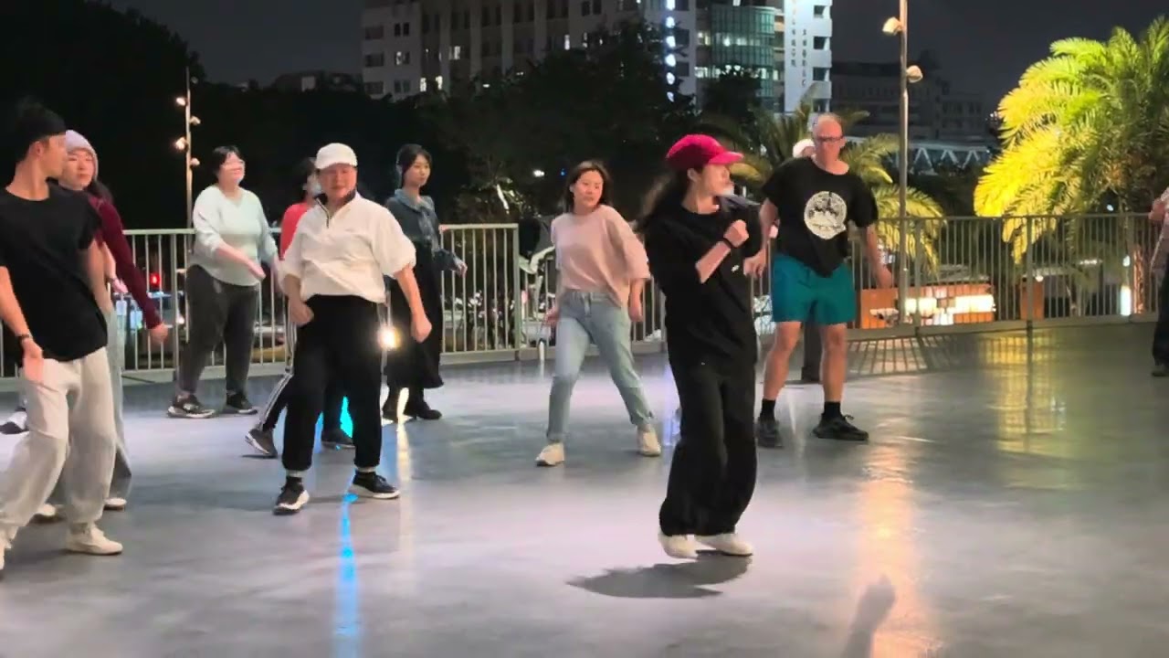 20260211此時此刻週三高雄人的精神狀態！！！武營來跳舞今天是今年第二場主題是HipPop很好玩！！超級放鬆#高雄 #衛武營 武營來跳舞#kaohsiung #dance #hippop  