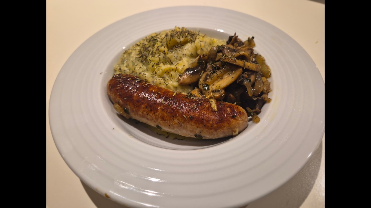Recette de purée maison, fricassée de champignons et saucisse de Toulouse