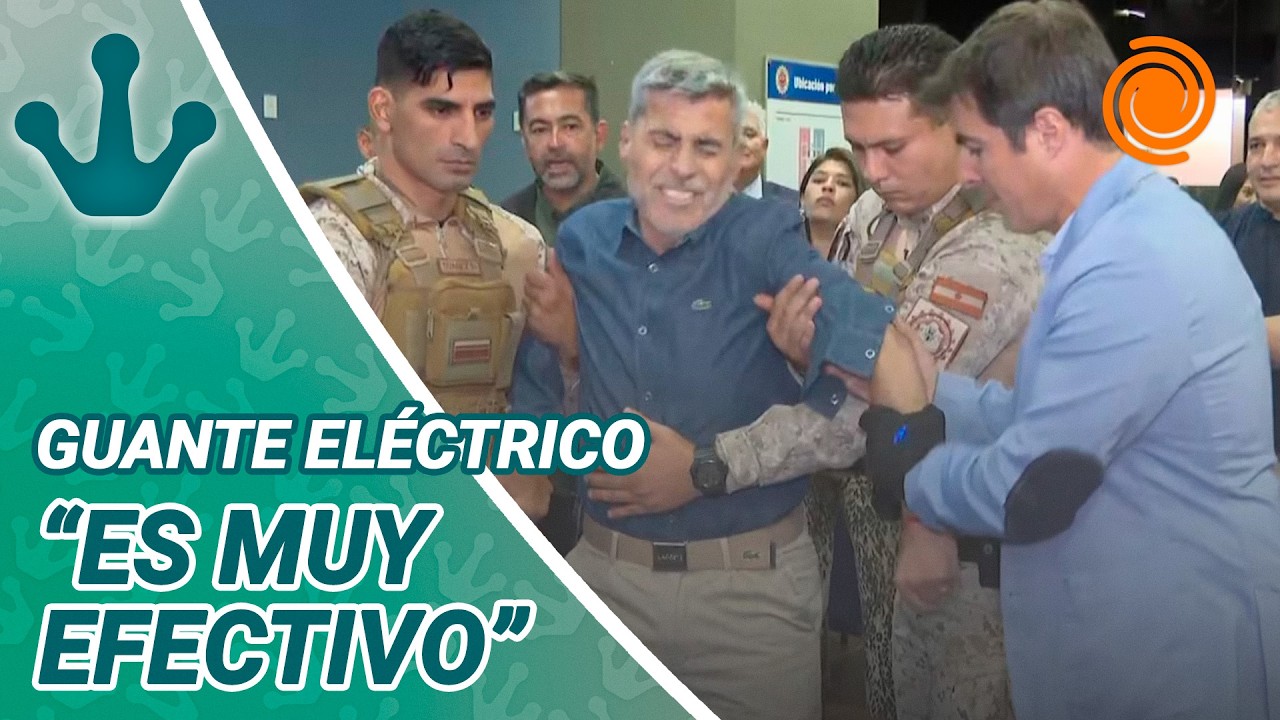 El nuevo GUANTE ELÉCTRICO de la Policía de Córdoba: el ministro Quinteros lo probó EN VIVO