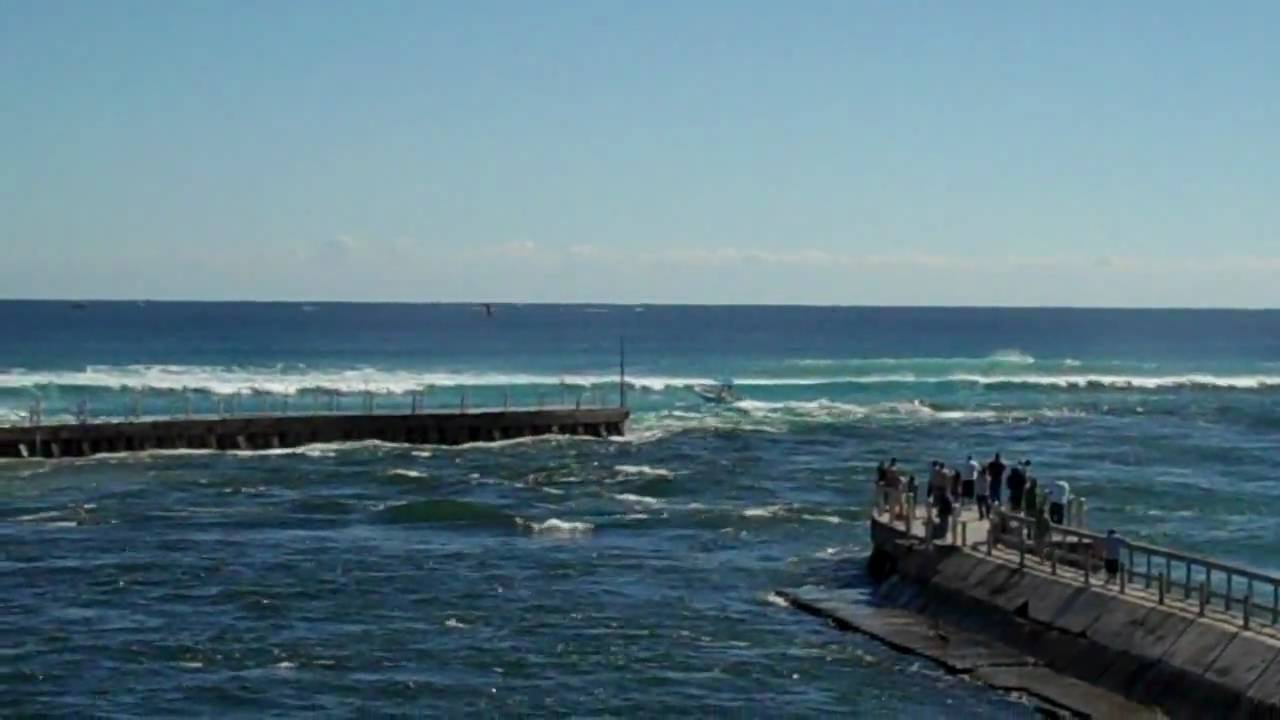 Boat Goes Vertical at Boynton Inlet